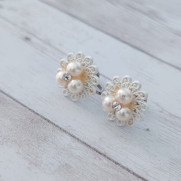 Vintage Screw Back Earrings Lace Like Pattern with Faux Pearls & Clear Gem - Picture 3 of 7